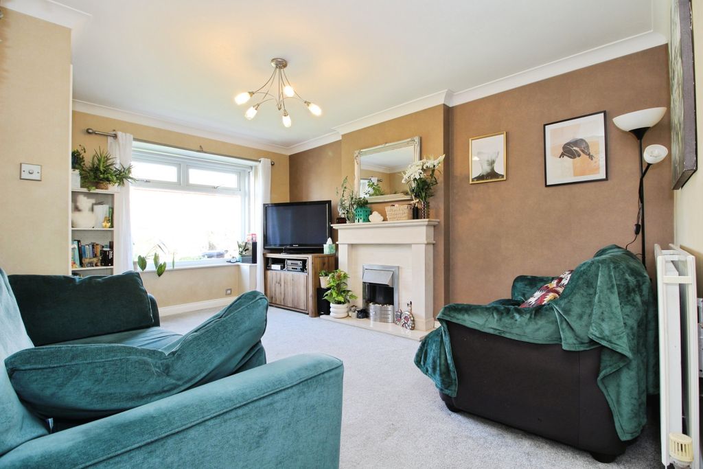 Property photo 2 of 16 Lounge