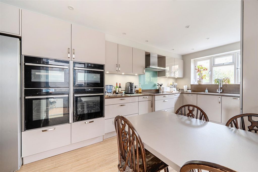 Property photo 2 of 13 Kitchen / Breakfast Room