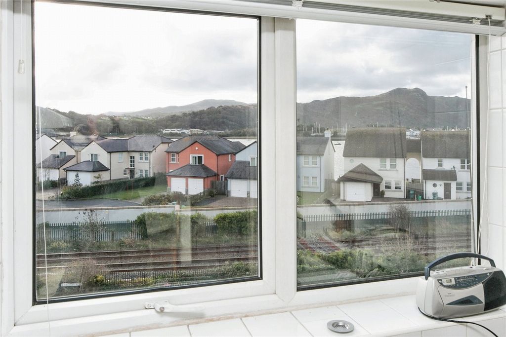 Additional image 10 of 2 bed flat for saleLon Vardre, Deganwy, Conwy LL31