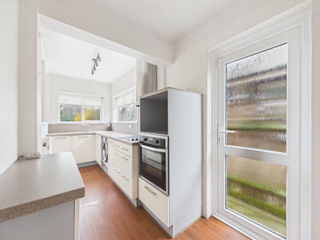 Property photo 3 of 10 Kitchen