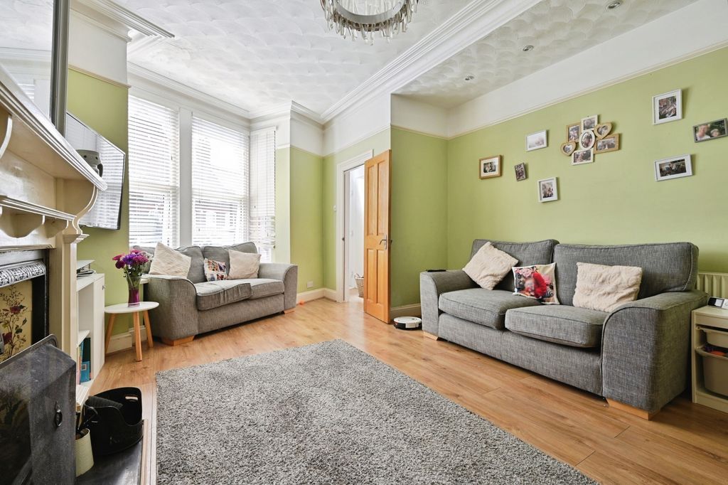 Property photo 3 of 20 Pbox-Img.Jpg