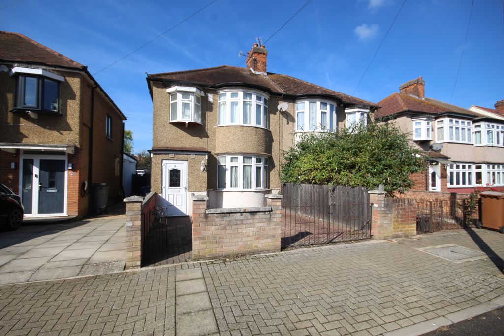 Property photo 1 of 9 Bishop Ken Road, Harrow, Middlesex Ha3