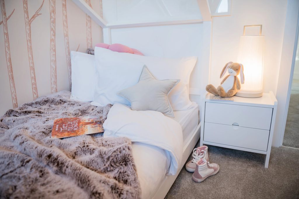 Property photo 3 of 8 Bedroom