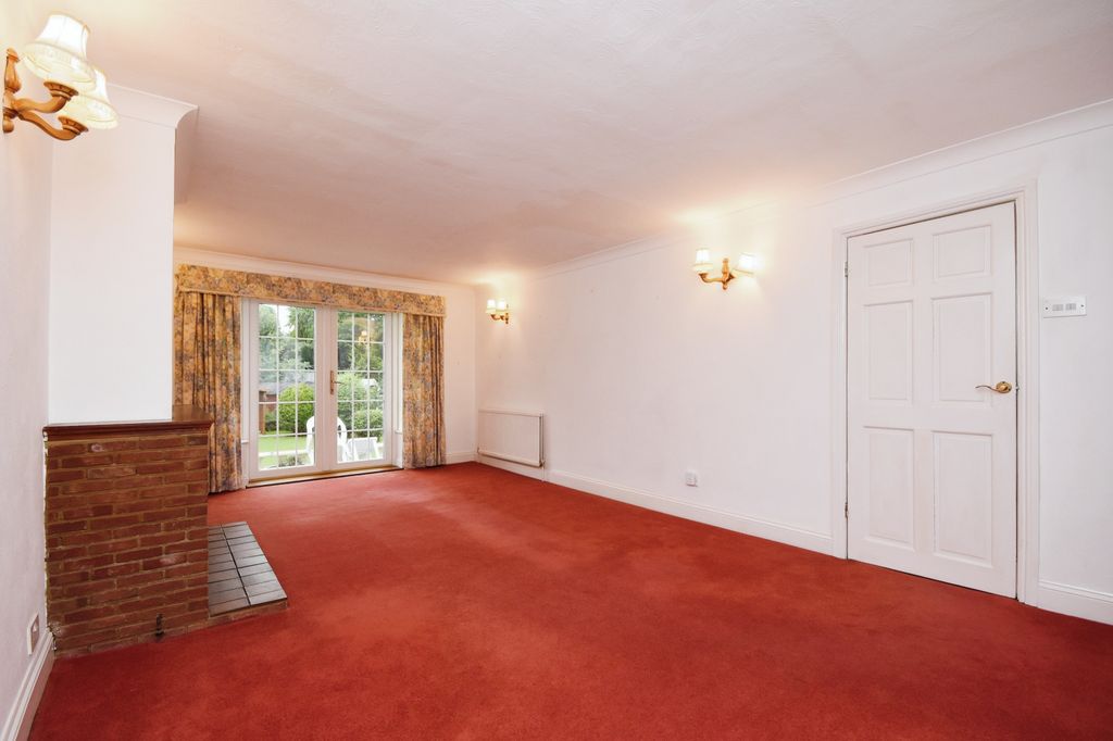 Property photo 3 of 11 Lounge