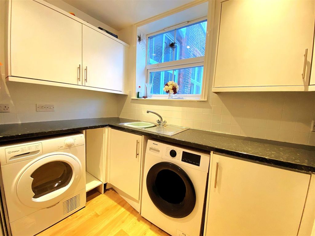 Property photo 2 of 11 1 St Margarets Ct - Kitchen2.Jpg