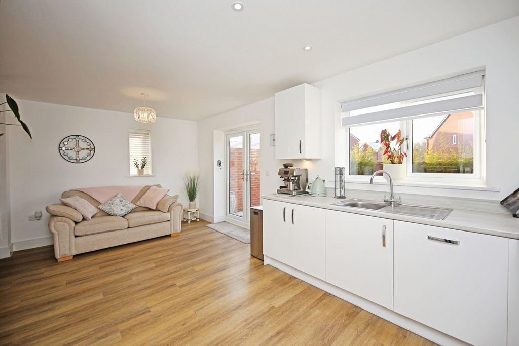 Property photo 3 of 21 Pbox-Img.Jpg