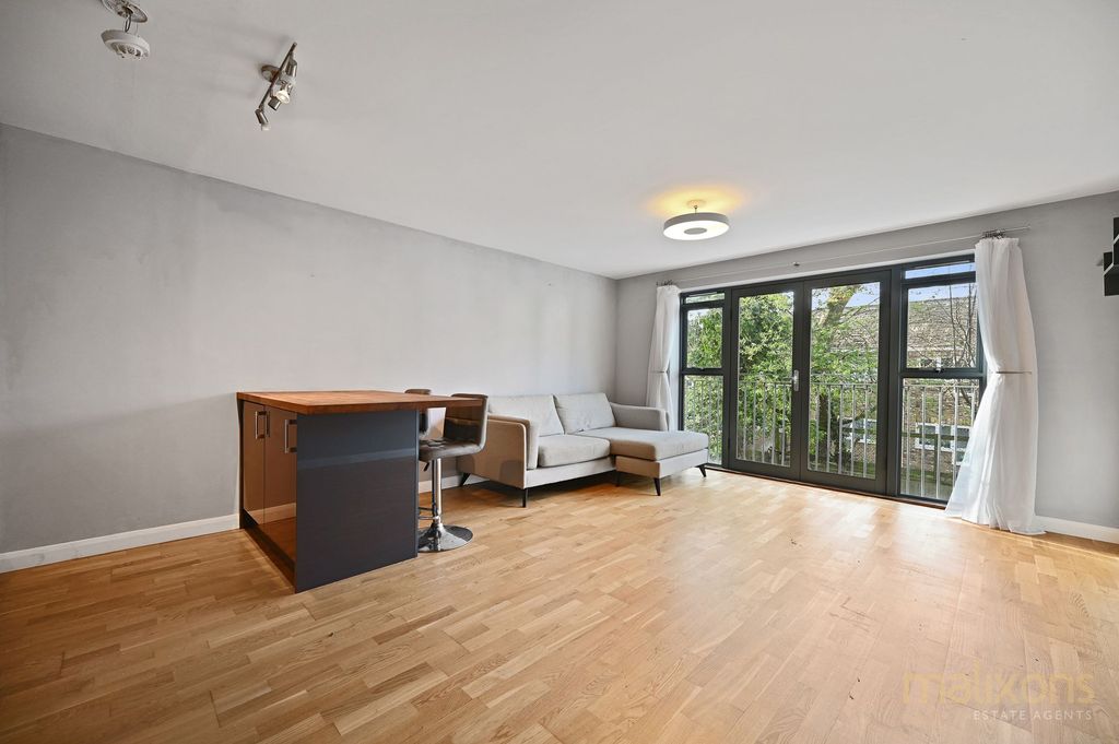 Property photo 3 of 11