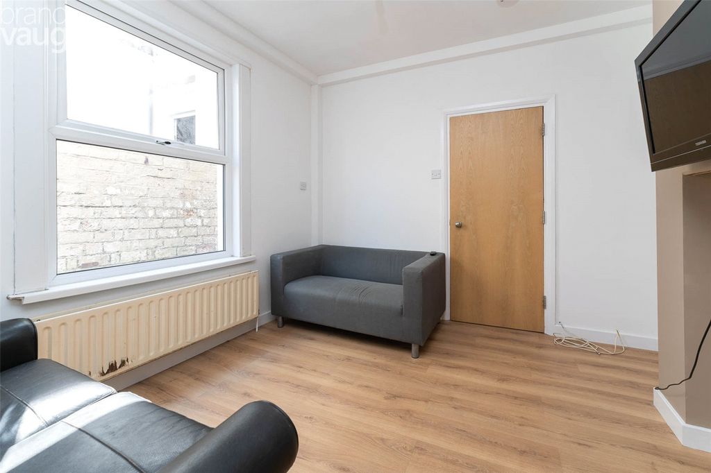 Property photo 2 of 23 Picture No. 39