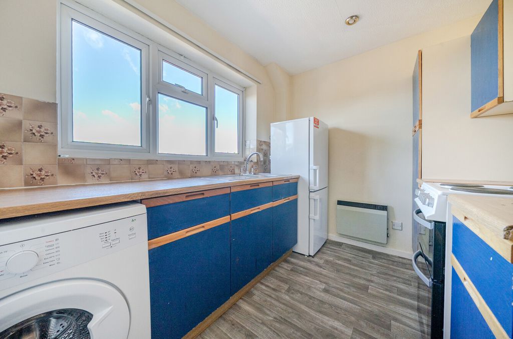 Property photo 3 of 16 1356262-3-68c92B7...