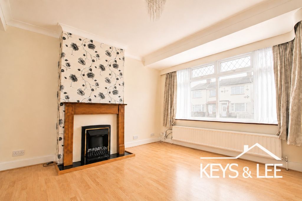 Property photo 2 of 12 5227092