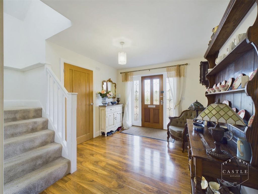 Property photo 2 of 15 Entrance Hall