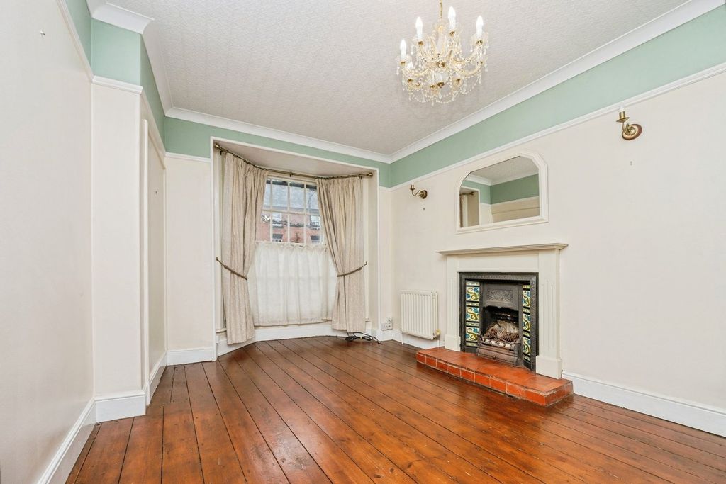 Property photo 2 of 19