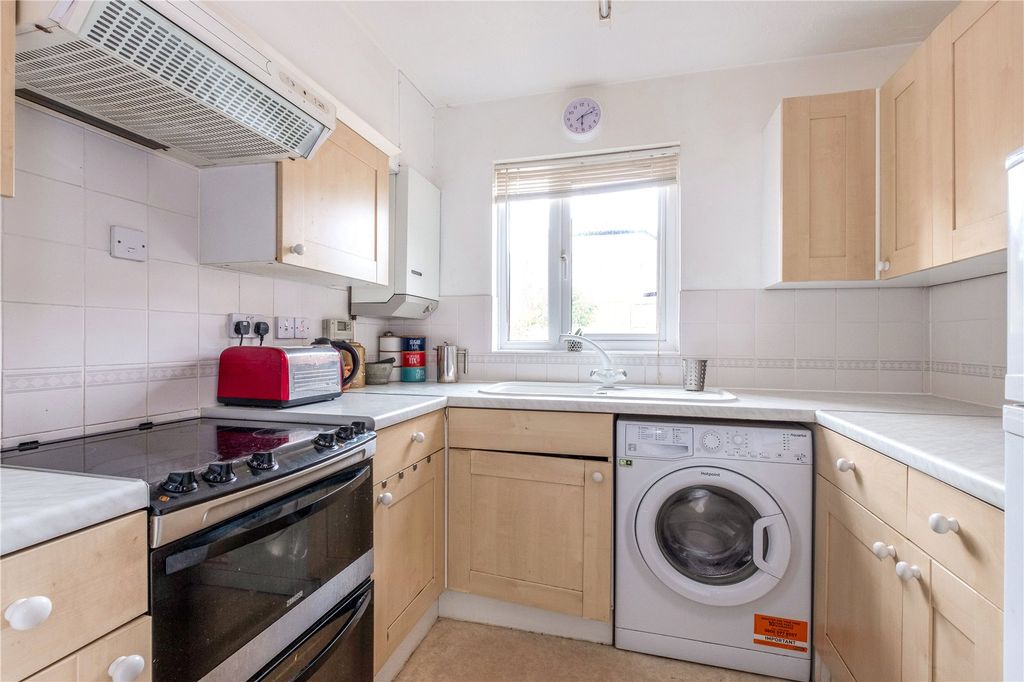 Property photo 3 of 8 Kitchen