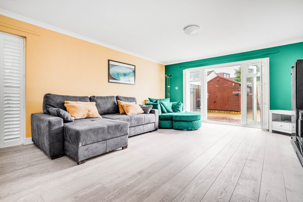 Property photo 2 of 8