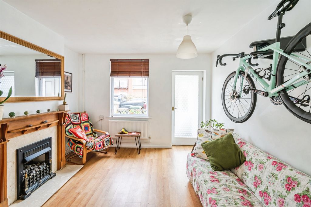 Property photo 2 of 16