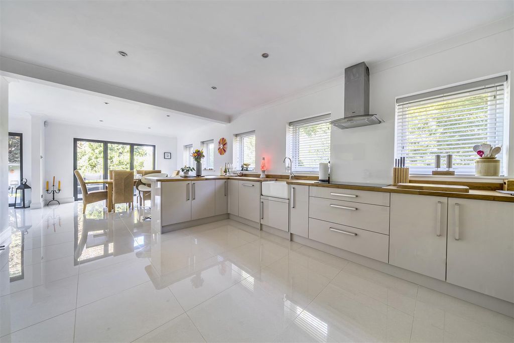 Property photo 2 of 36 Kitchen/Diner