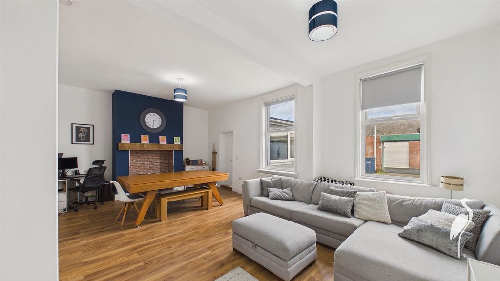 Property photo 2 of 25 Open Plan Living/Dining Room