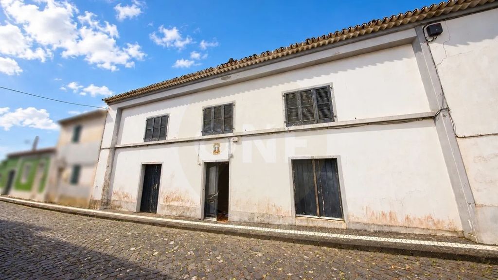 Property photo 1 of 42 Moradia T4 For Renovation | Fenais Da Luz | Potential For Appreciation