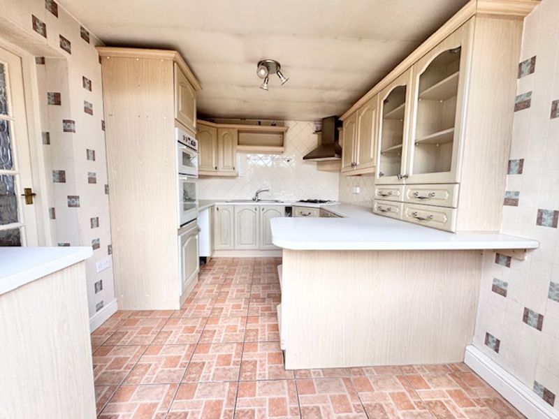 Property photo 2 of 17 Breakfast Kitchen