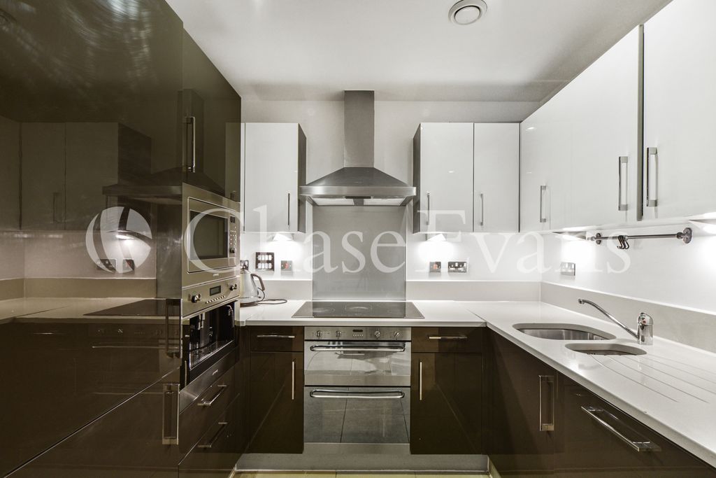 Property photo 2 of 18 Kitchen