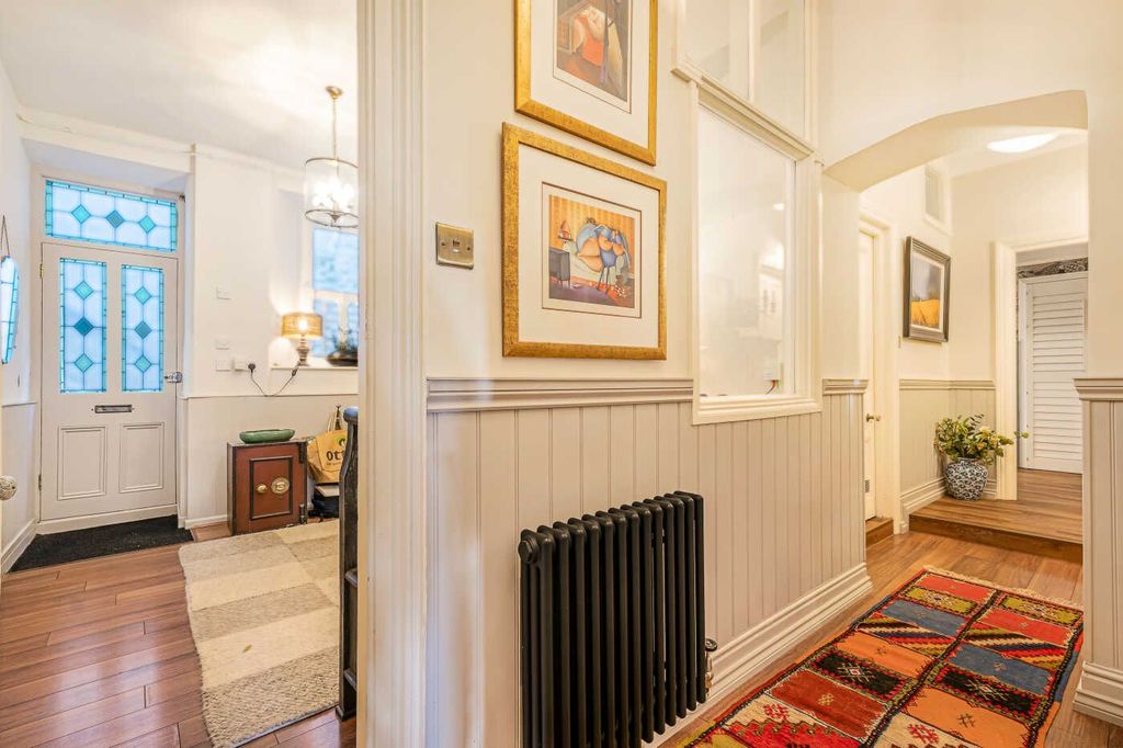 Property photo 3 of 33