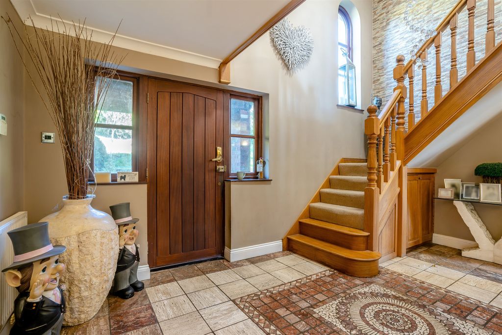 Property photo 2 of 38