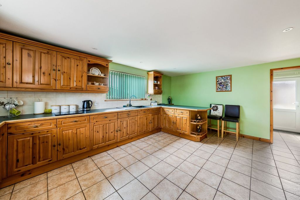 Property photo 3 of 24