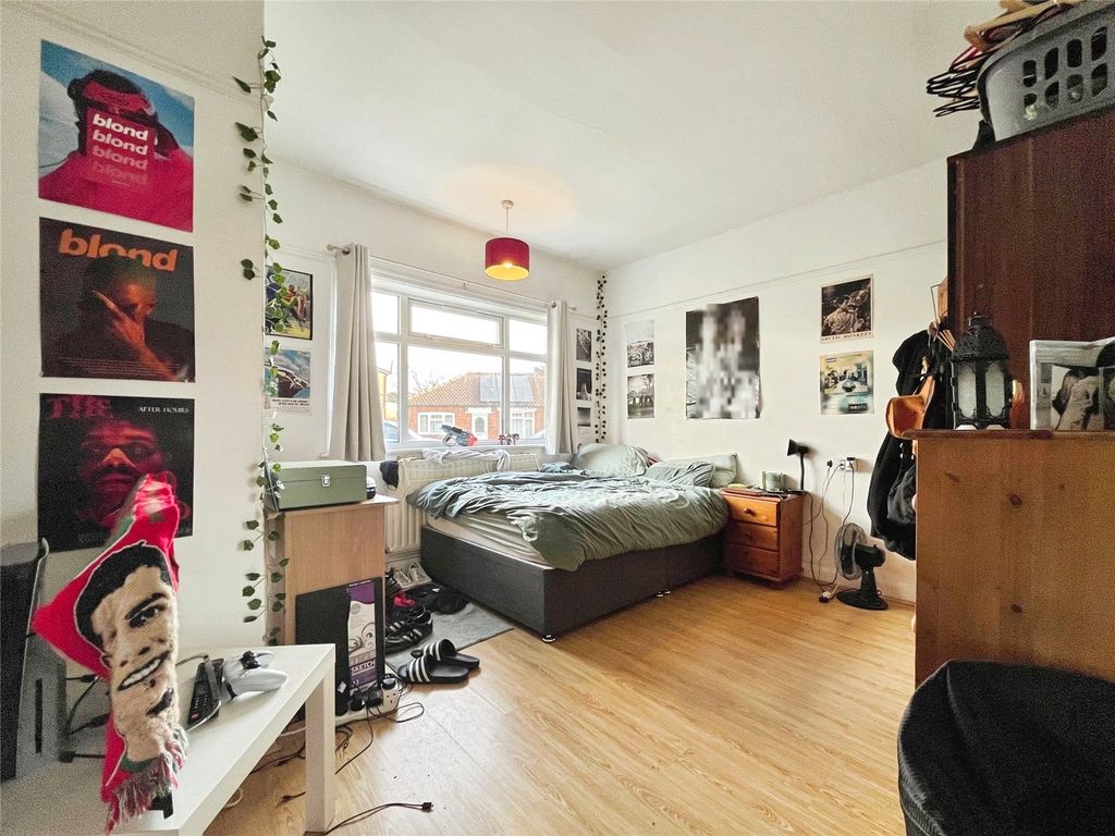 Property photo 3 of 7 Bedroom