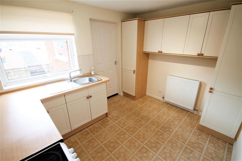 Property photo 2 of 8 Kitchen