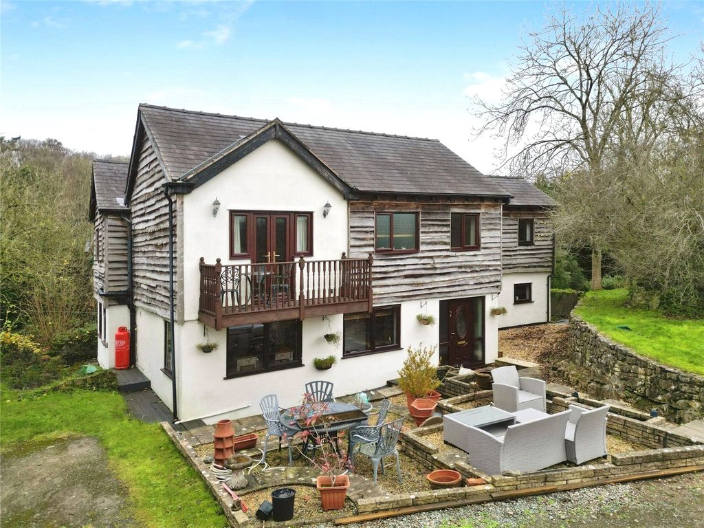 Property photo 2 of 19 Description