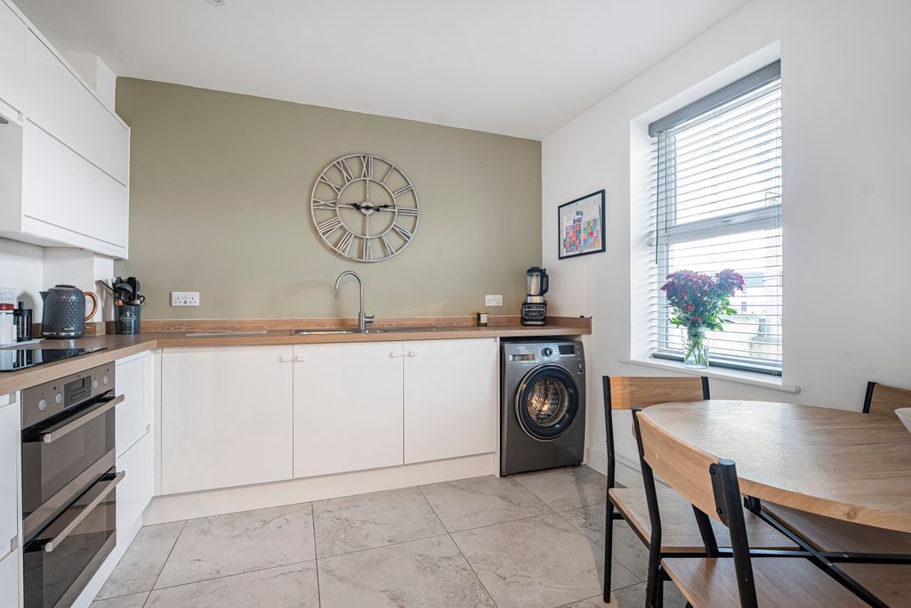 Property photo 2 of 24 Kitchen