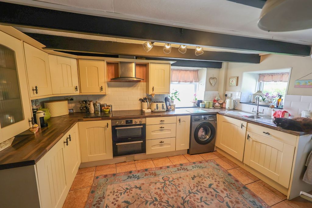 Property photo 2 of 26
