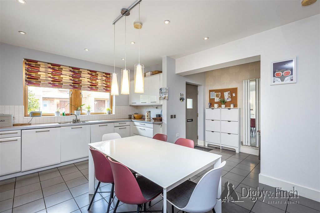 Property photo 2 of 21 Dining Kitchen