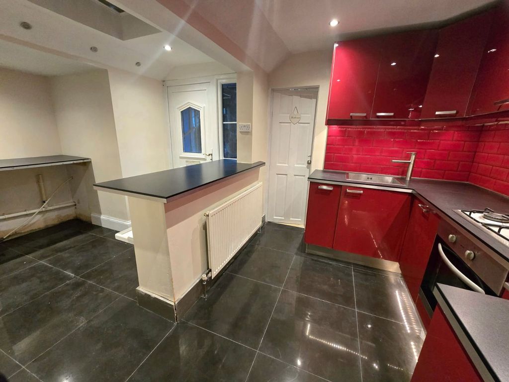 Property photo 3 of 21 Kitchen