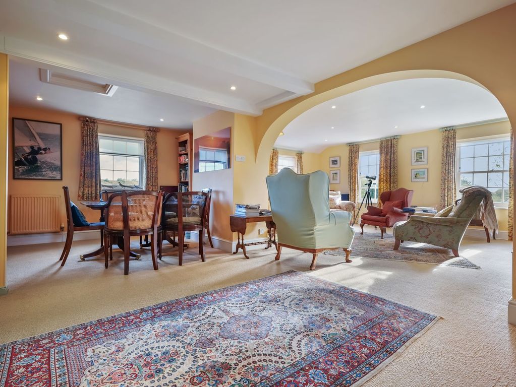 Property photo 3 of 47