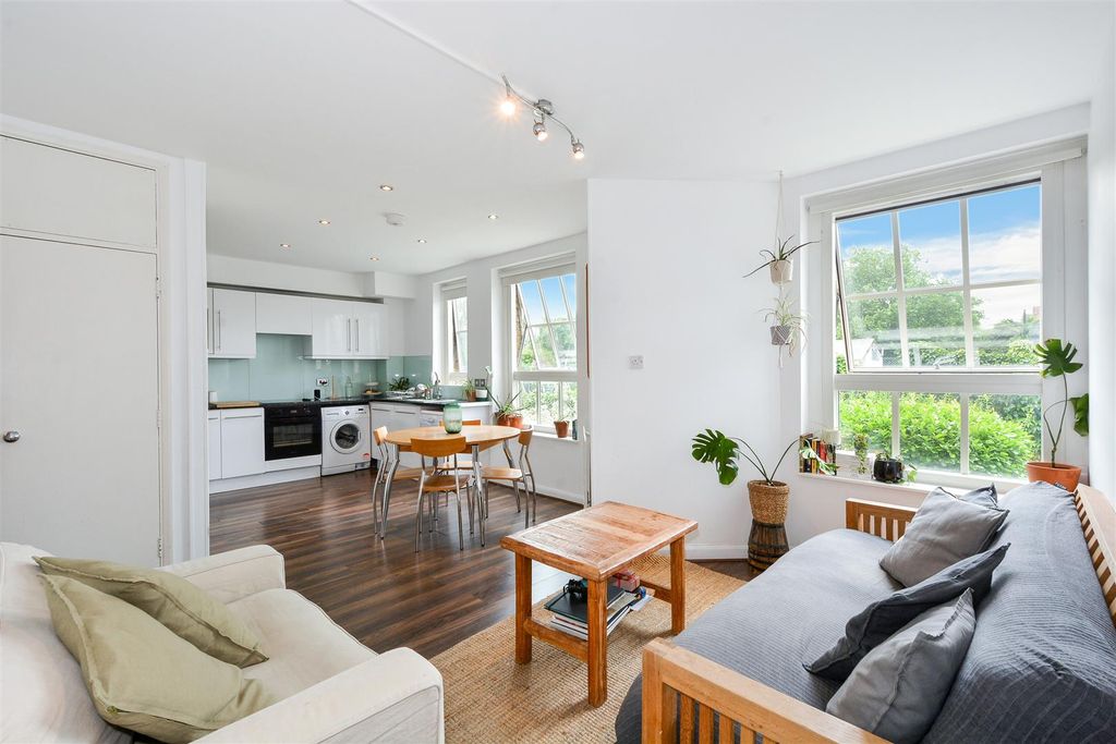 Property photo 1 of 11 Reception/Kitchen