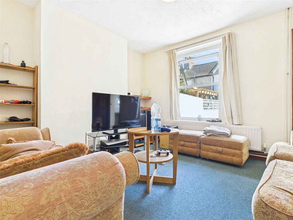 Property photo 2 of 23 Lounge