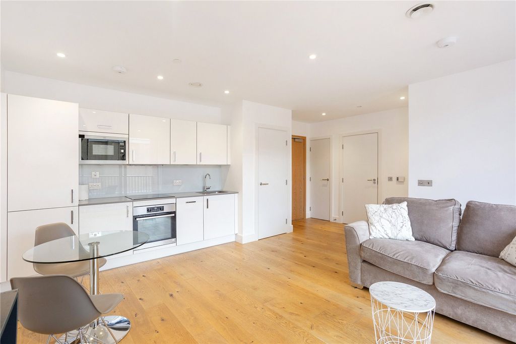 Property photo 3 of 13 Sitting/Dining Room