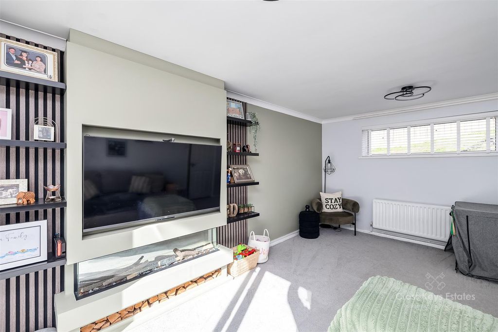 Property photo 3 of 24 Sitting Room