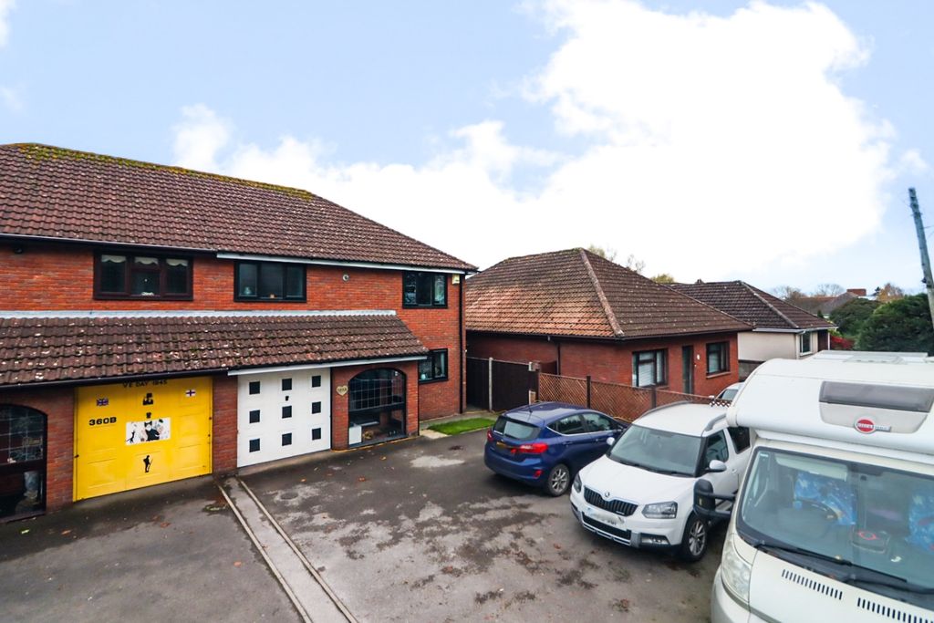 Property photo 1 of 36 Image00007