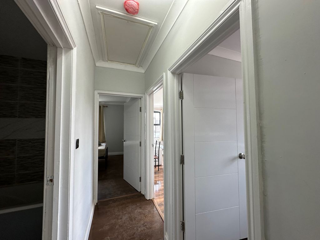 Property photo 3 of 14 Hallway