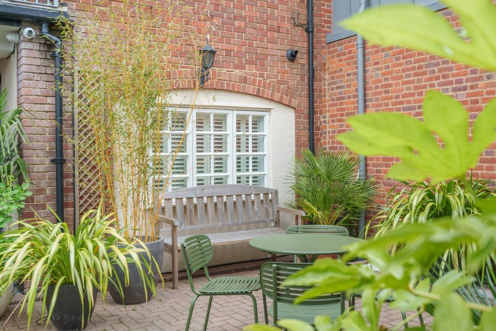 Property photo 3 of 20 Courtyard