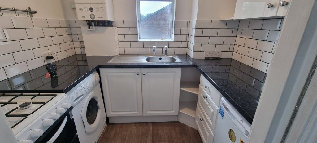 Property photo 3 of 5 Kitchen