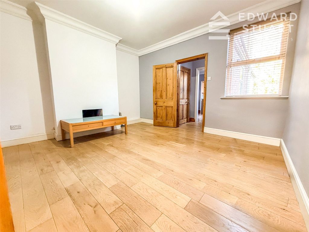 Property photo 3 of 11 Picture No. 02