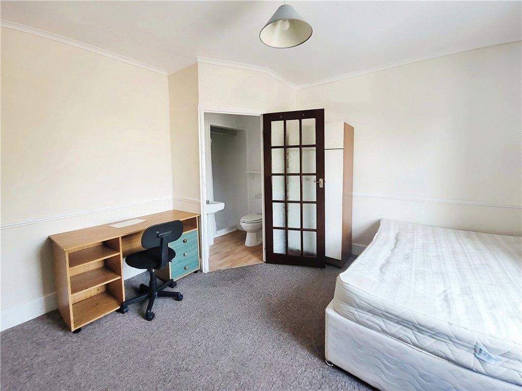 Property photo 2 of 9 Bedroom