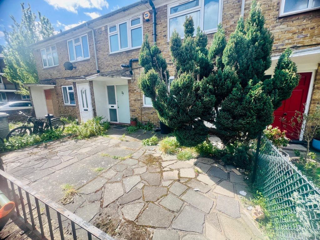 Property photo 2 of 23