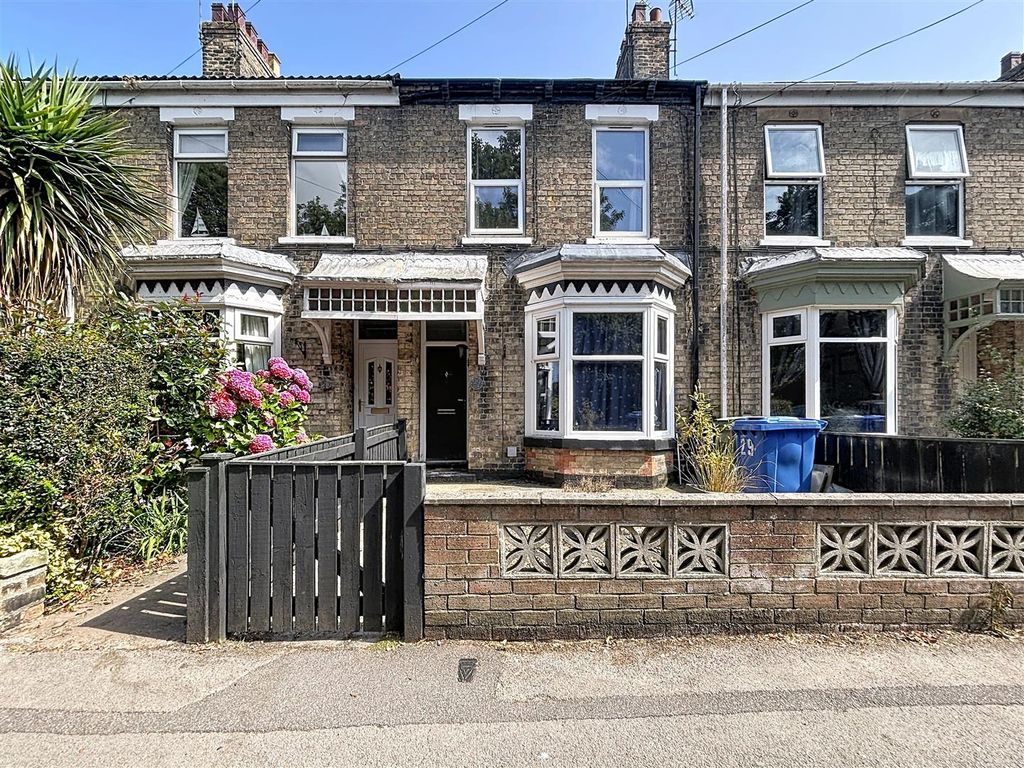 Property photo 1 of 18 Front Garden