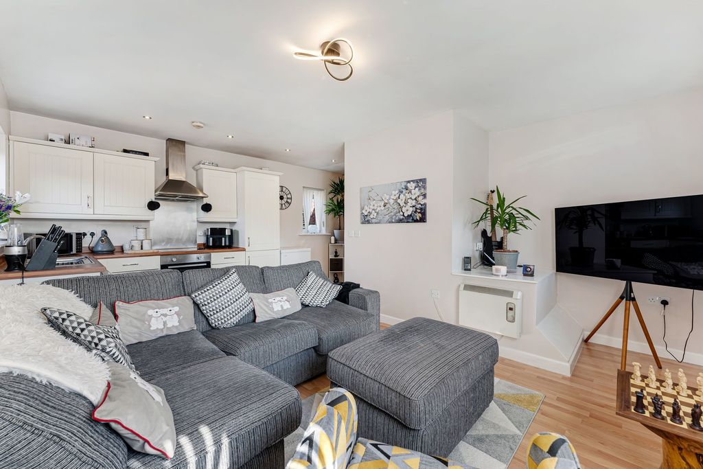 Property photo 2 of 18
