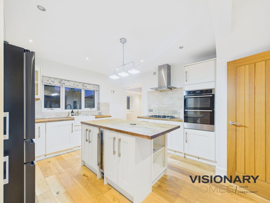 Property photo 1 of 21 Kitchen 3