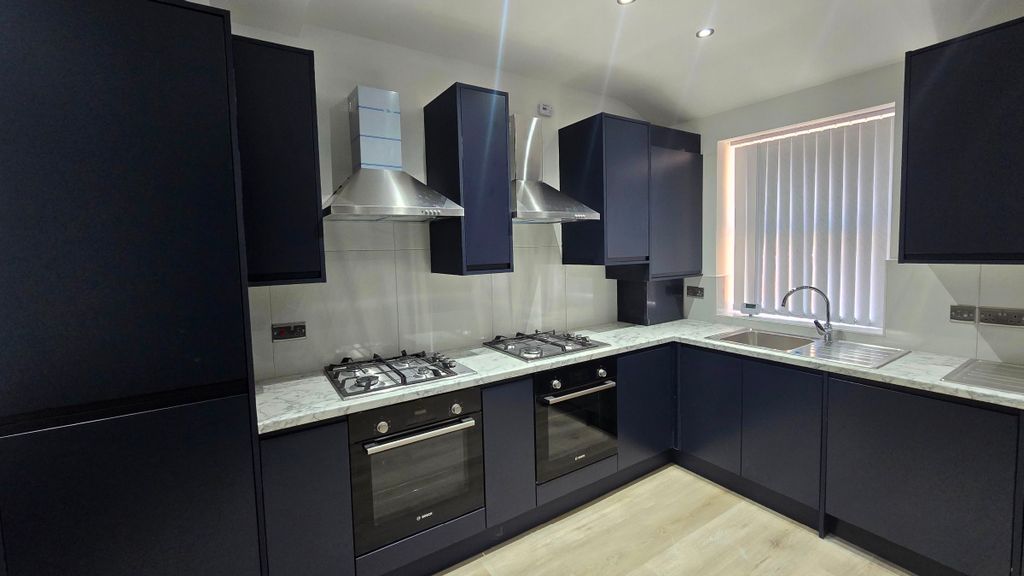 Property photo 1 of 32